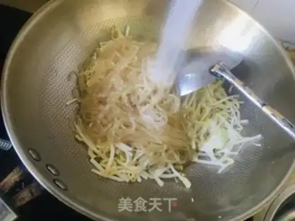 Make Spaded fried eggs step 6