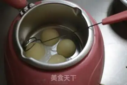 Make Strawberry chocolate step 1