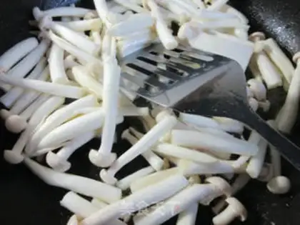 Make Eggs burning sea mushrooms step 2