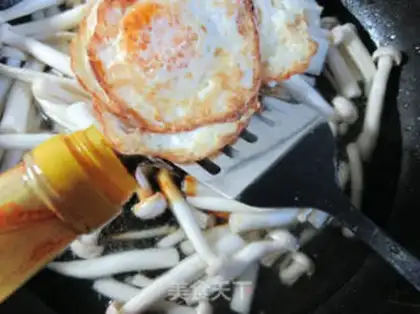 Make Eggs burning sea mushrooms step 4