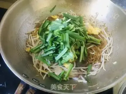 Make Spaded fried eggs step 9