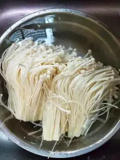 Make Spicy sauce, gilded needle mushrooms step 0