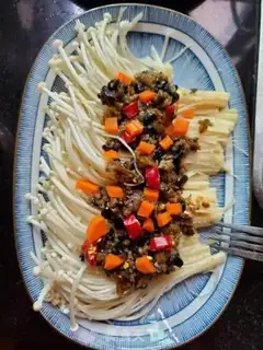 Make Spicy sauce, gilded needle mushrooms step 4