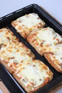 Make Curry beef toast pizza step 11