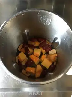 Make Pumpkin red date soy sauce step 2