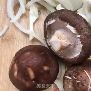 Make Plum mushroom fried rice step 5