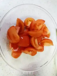 Make Tomato fried eggs step 1