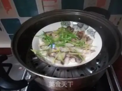 Make Five-flower steamed fish step 6
