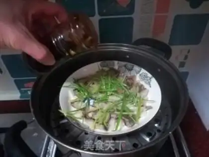 Make Five-flower steamed fish step 7