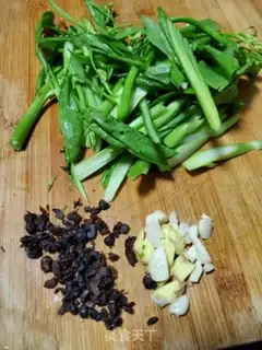 Make Garlic beans, mustard step 1