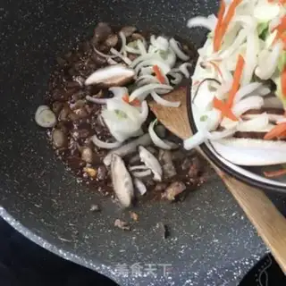 Make Plum mushroom fried rice step 14