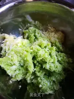 Make Scrambled eggs and carrots step 3