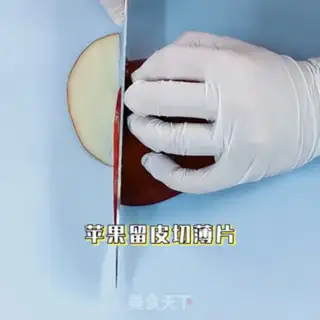 Make Apple roses step 1