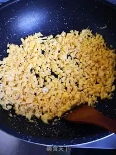 Make Scrambled eggs and carrots step 4