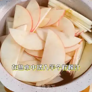 Make Apple roses step 2