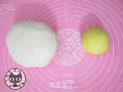Make Flower buns step 1