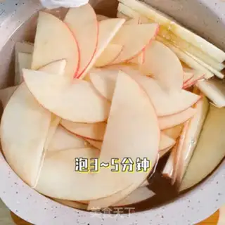 Make Apple roses step 3