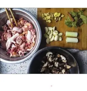 Make The mushroom yellow chicken step 0