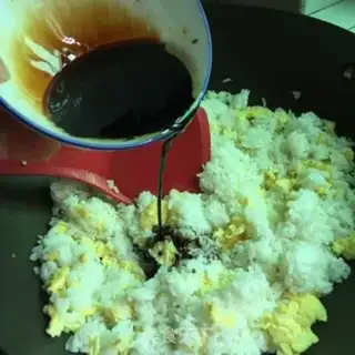 Make Eggsauce fried rice step 7
