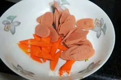 Make Orchid fried ham sausage step 1