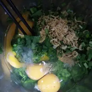Make Shrimp and eggs step 1