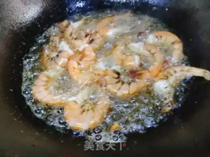 Make Spicy shrimp from a dry pot step 6
