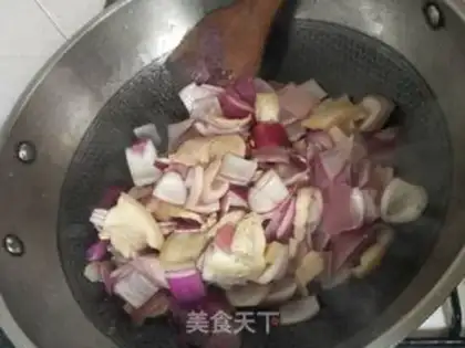 Make Onion fried meat step 1