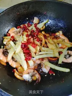 Make Spicy shrimp from a dry pot step 9