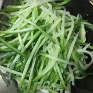Make Shrimp radish soup step 0