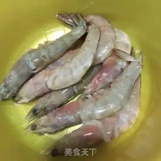 Make Shrimp radish soup step 1