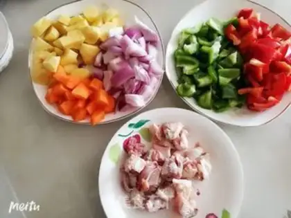 Make Curry chicken and potatoes step 0