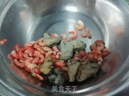 Make A radish egg pie step 1