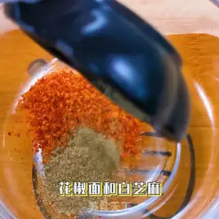 Make Delicious saliva chicken step 7