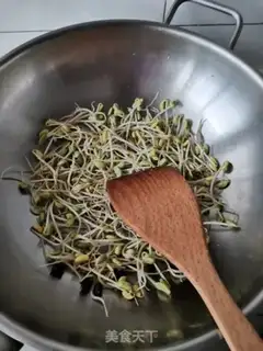 Make The bean sprouts step 4