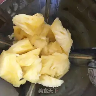 Make Pineapple juice step 1