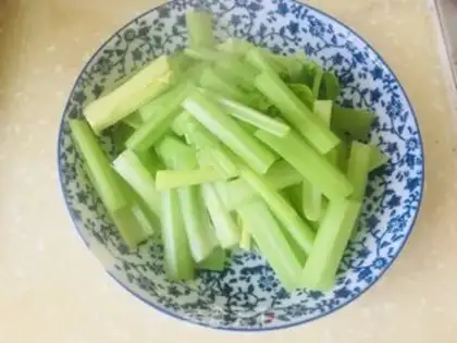 Make Celery makes lamb step 0