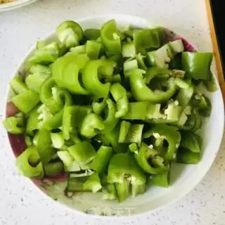 Make Green pepper gold tofu step 1