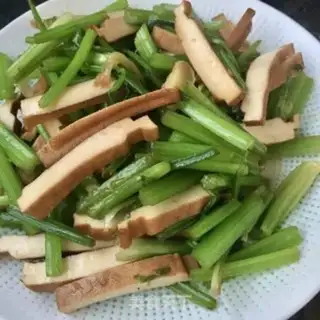 Make Celery fried beans step 11