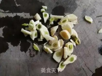 Make Garlic flower step 1