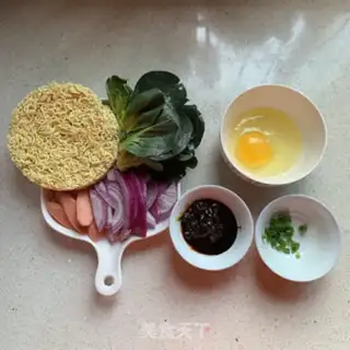 Make Egg and ham fried noodles step 0