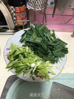 Make Garlic little fried meat step 1
