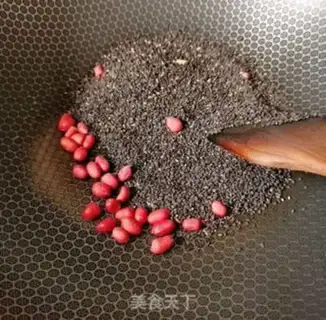 Make Black sesame peanut pie step 0