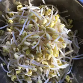Make Garlic sprouts step 0