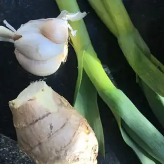 Make Garlic sprouts step 1