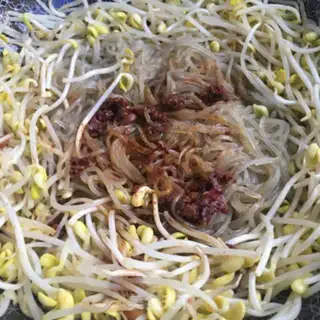 Make Garlic sprouts step 5