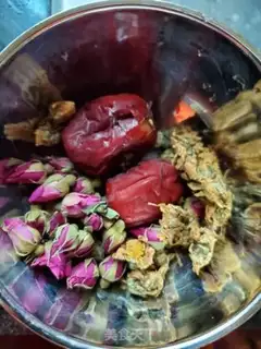 Make Black sugar roses and tea step 0