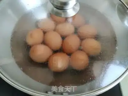 Make Five fragrance eggs step 1