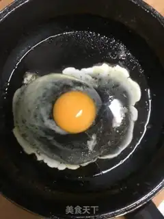 Make Ham sausages and eggs step 1