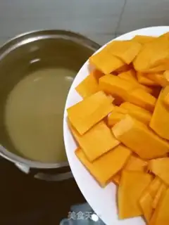 Make Pumpkin porridge step 1