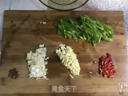 Make Sour green bean sprouts step 1